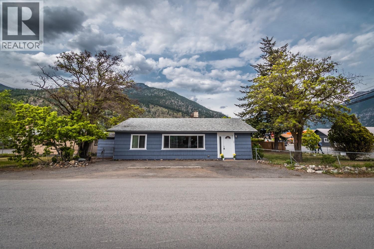 57 12th Avenue, Lillooet, British Columbia  V0K 1V0 - Photo 8 - 10386080