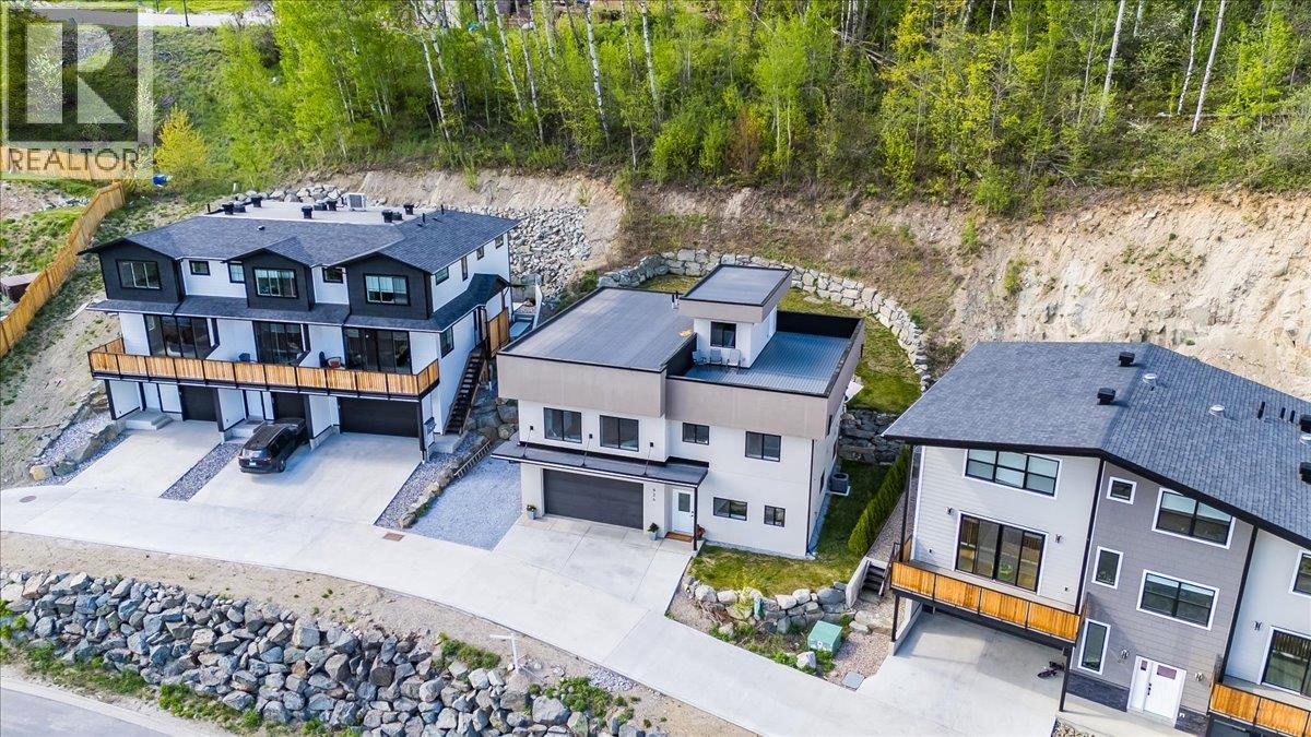 934 Redstone Drive, Rossland, British Columbia  V0G 1Y0 - Photo 1 - 10386241