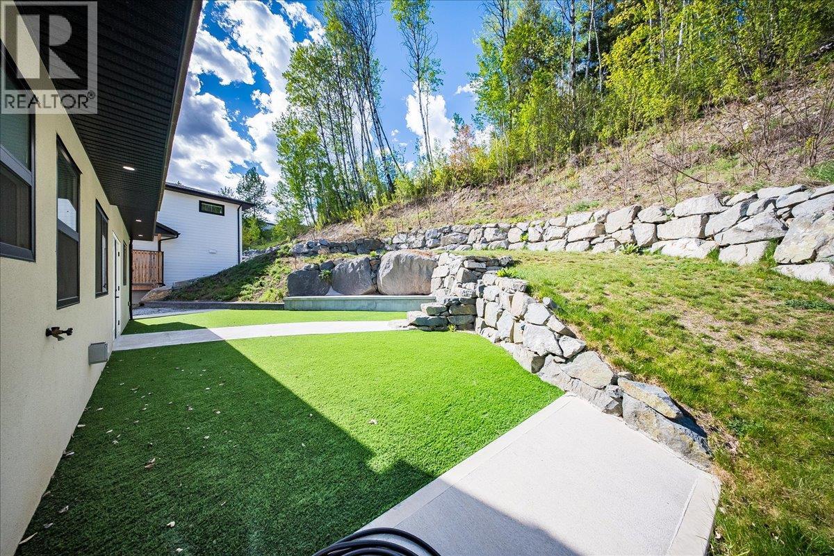 934 Redstone Drive, Rossland, British Columbia  V0G 1Y0 - Photo 14 - 10386241