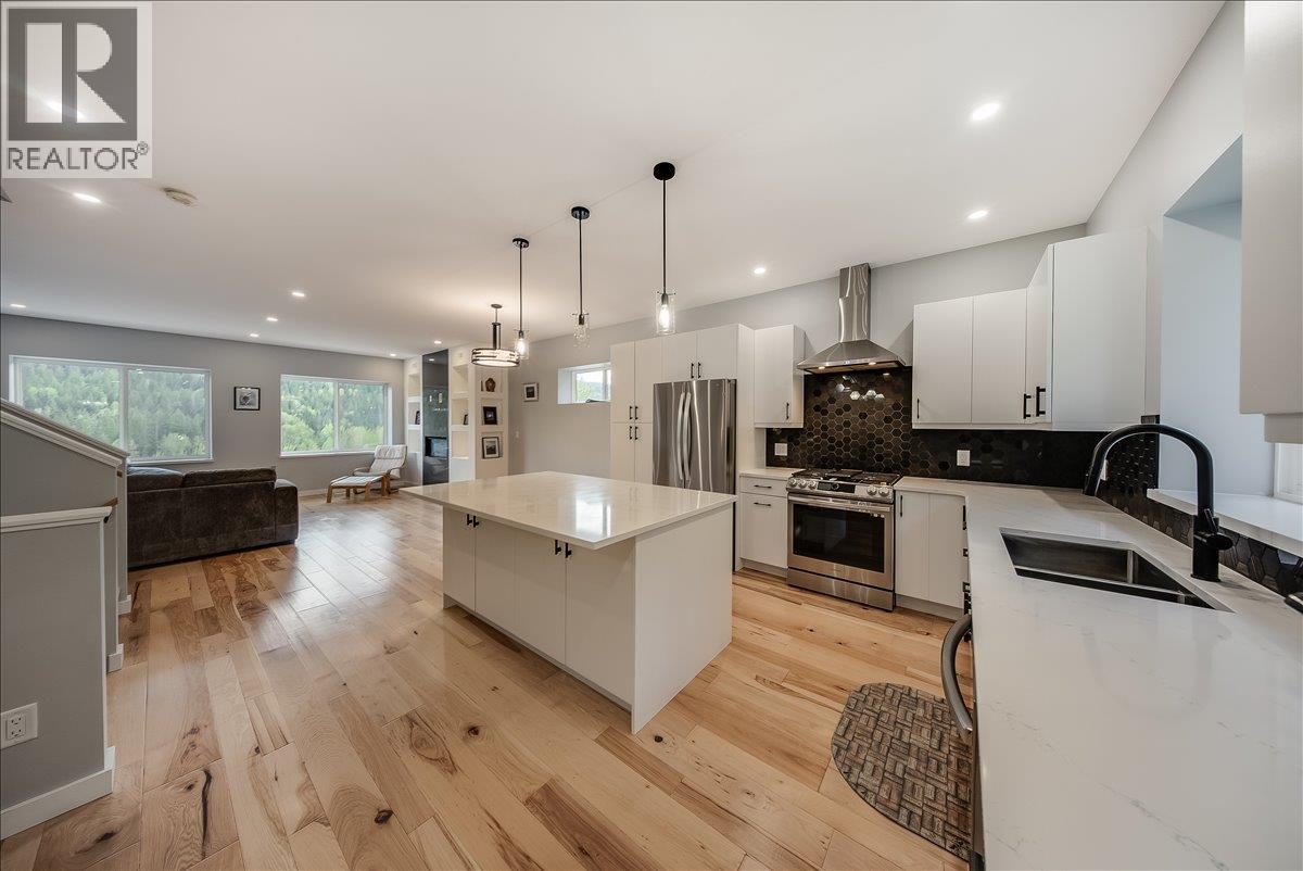 934 Redstone Drive, Rossland, British Columbia  V0G 1Y0 - Photo 15 - 10386241