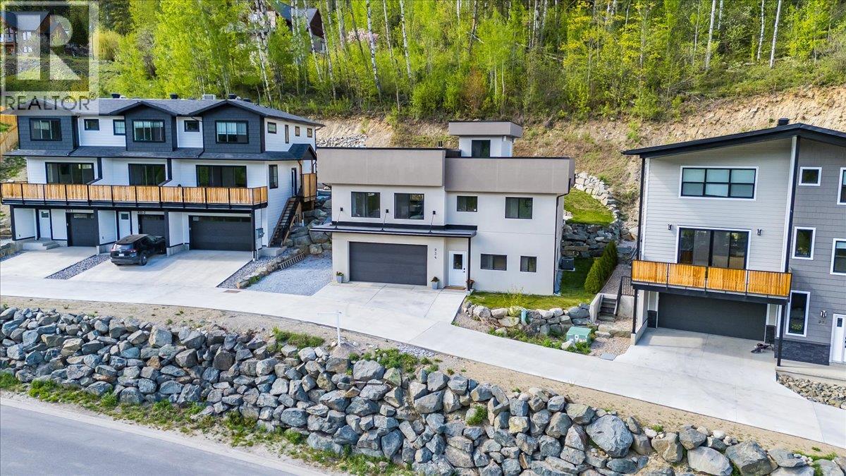 934 Redstone Drive, Rossland, British Columbia  V0G 1Y0 - Photo 2 - 10386241