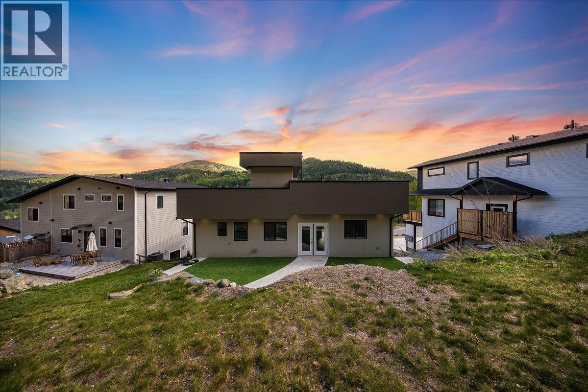 934 Redstone Drive, Rossland, British Columbia  V0G 1Y0 - Photo 3 - 10386241