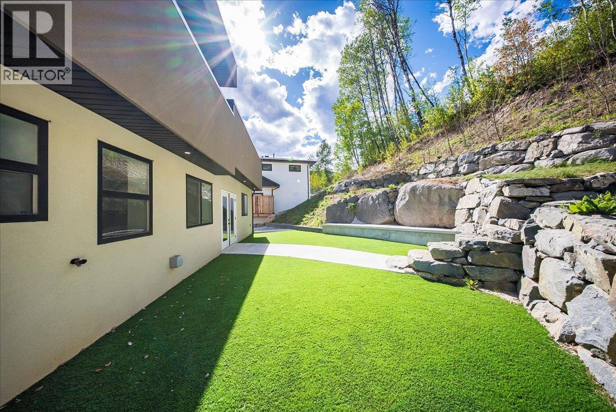 934 Redstone Drive, Rossland, British Columbia  V0G 1Y0 - Photo 4 - 10386241
