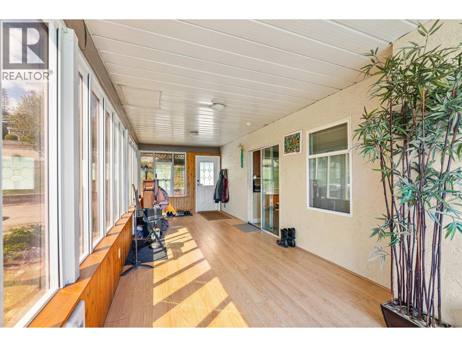 6488 Renfrew Road, Peachland, British Columbia  V0H 1X7 - Photo 14 - 10386173