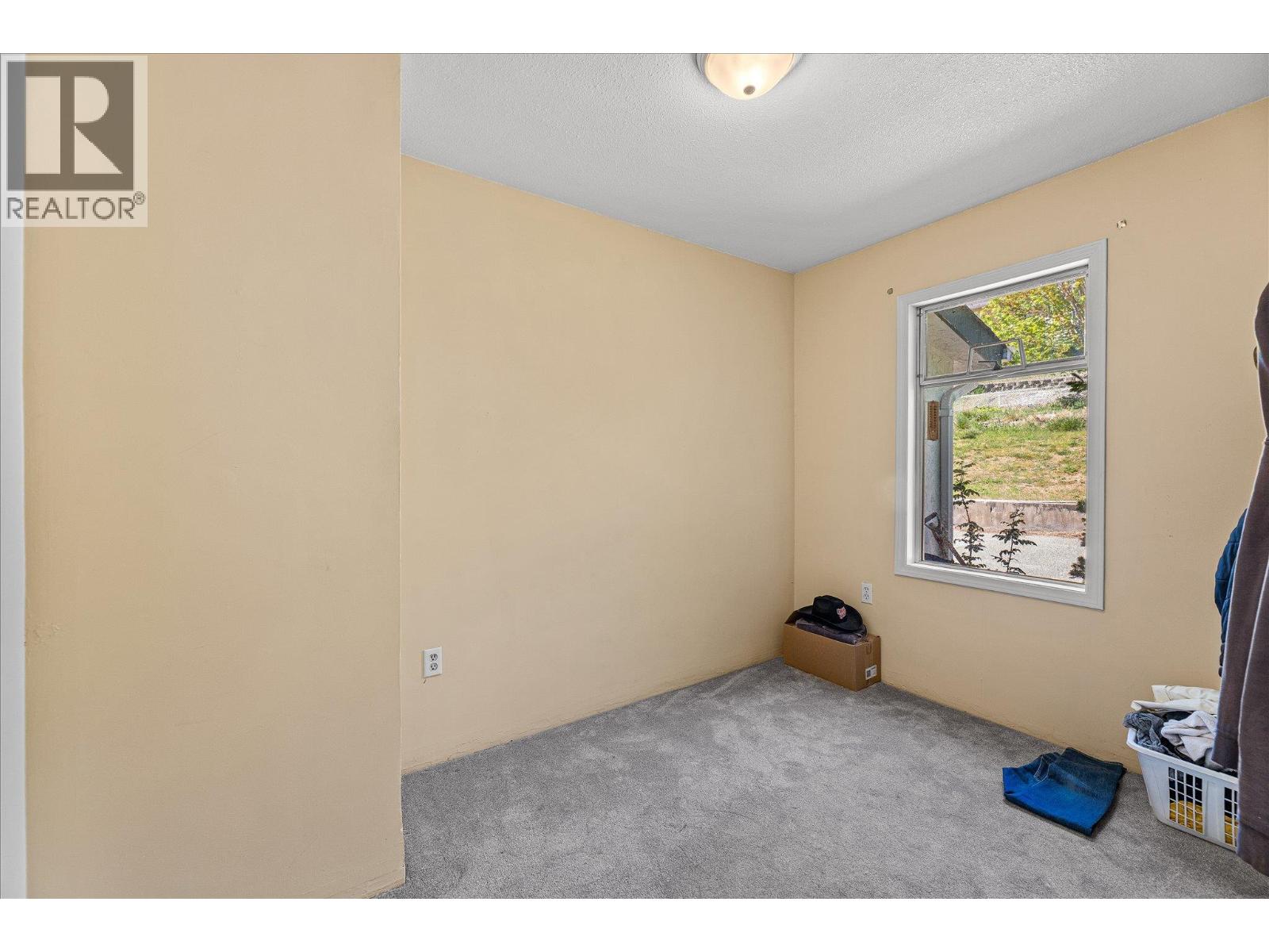 6488 Renfrew Road, Peachland, British Columbia  V0H 1X7 - Photo 12 - 10386165