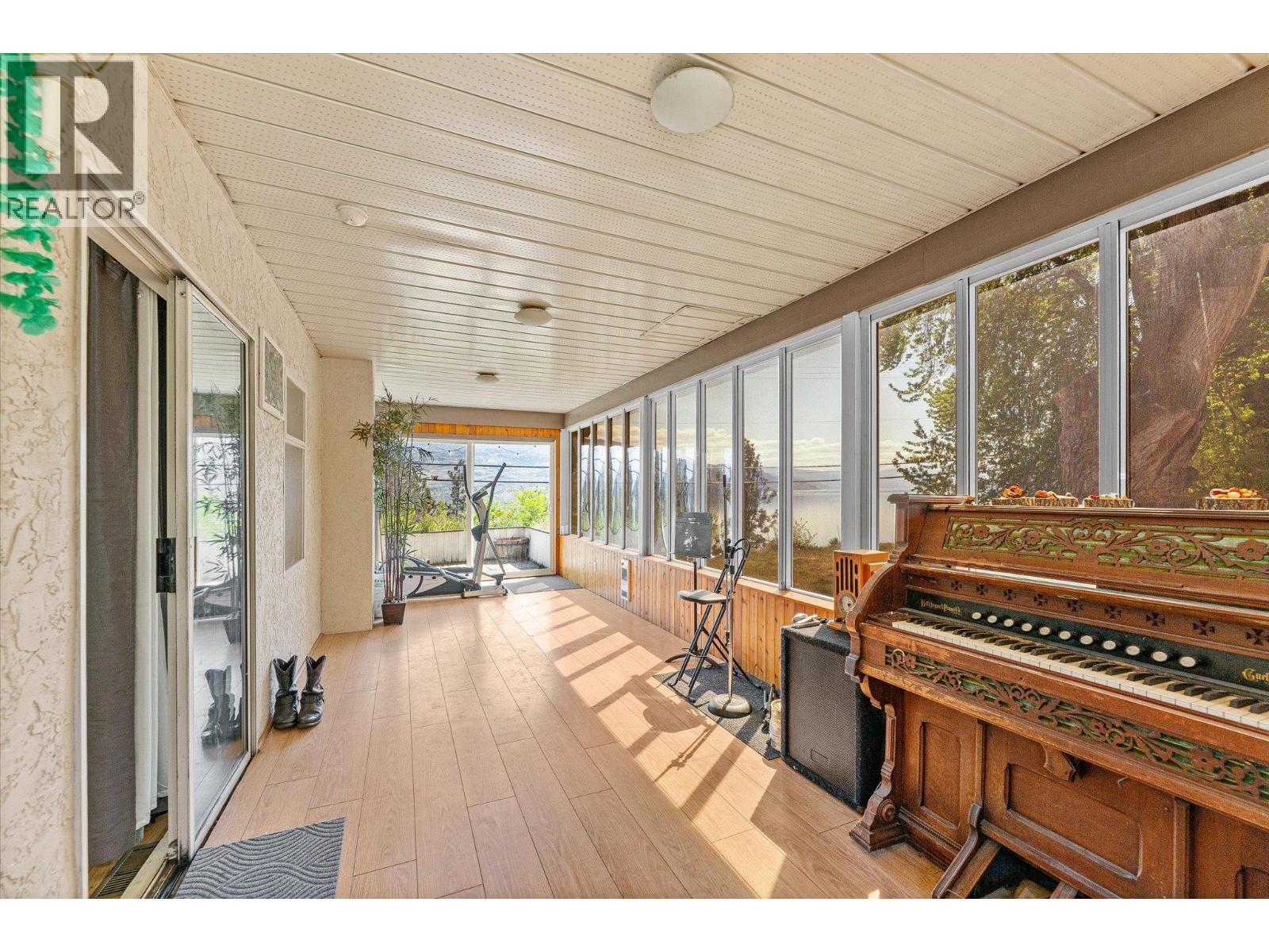 6488 Renfrew Road, Peachland, British Columbia  V0H 1X7 - Photo 4 - 10386165