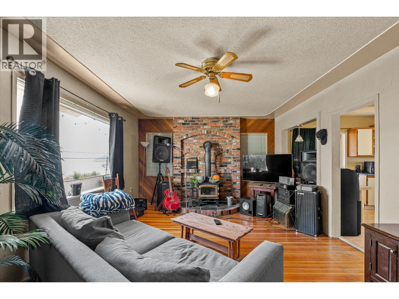 6488 Renfrew Road, Peachland, British Columbia  V0H 1X7 - Photo 9 - 10386165
