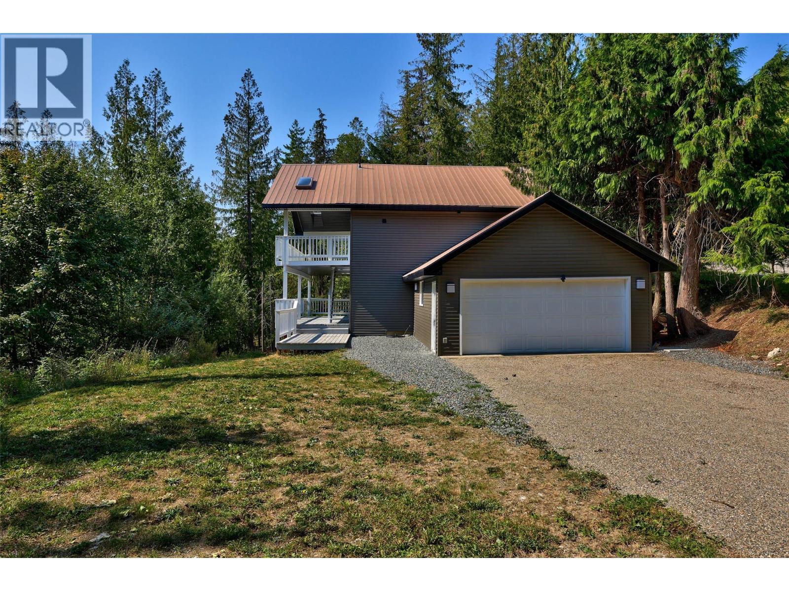 2725 Vickers Trail, Anglemont, British Columbia  V0E 1M8 - Photo 10 - 10385834