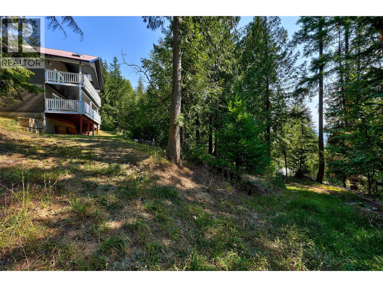 2725 Vickers Trail, Anglemont, British Columbia  V0E 1M8 - Photo 24 - 10385834