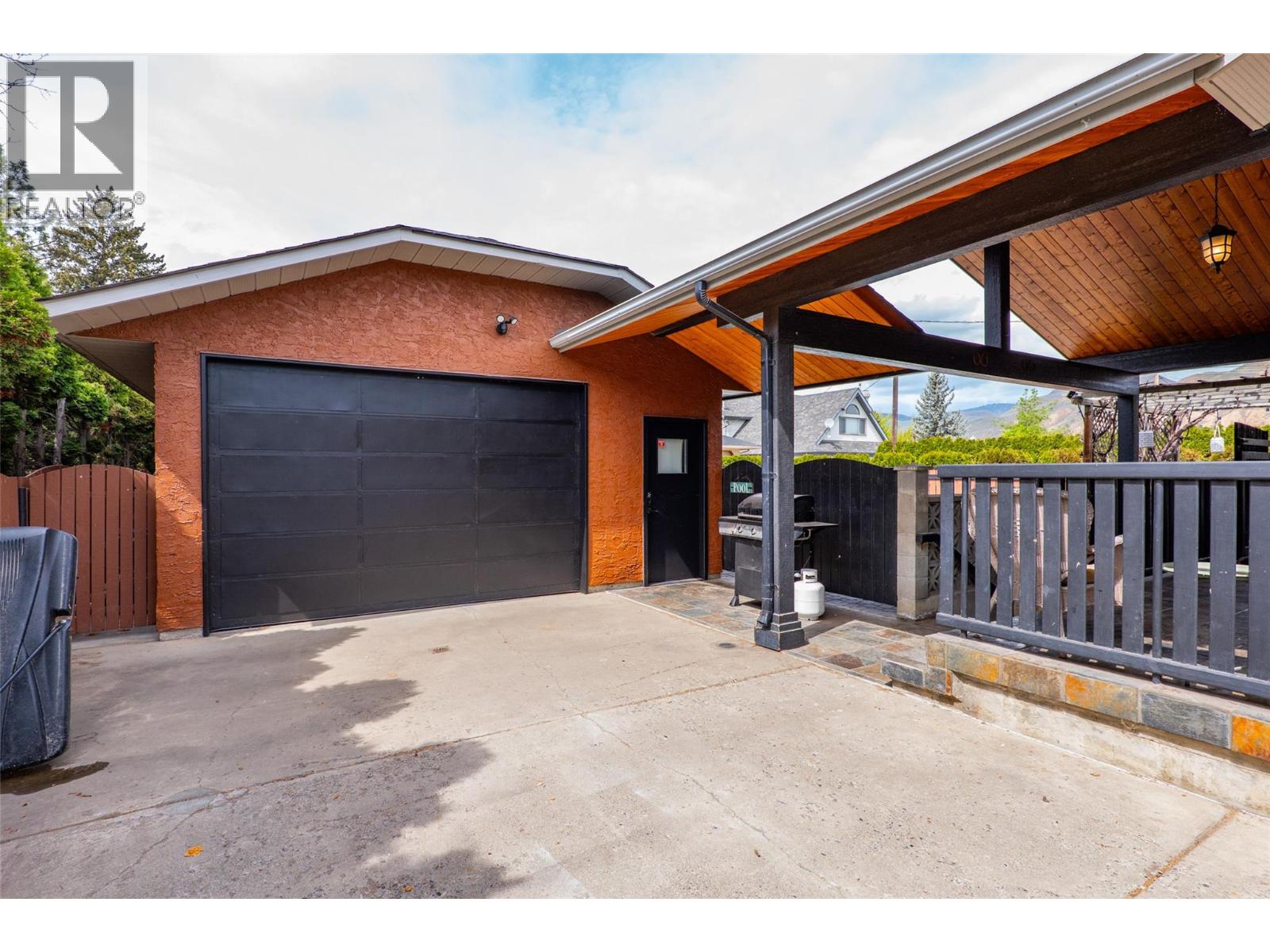 850 Windbreak Street, Kamloops, British Columbia  V2B 5P1 - Photo 2 - 10385454