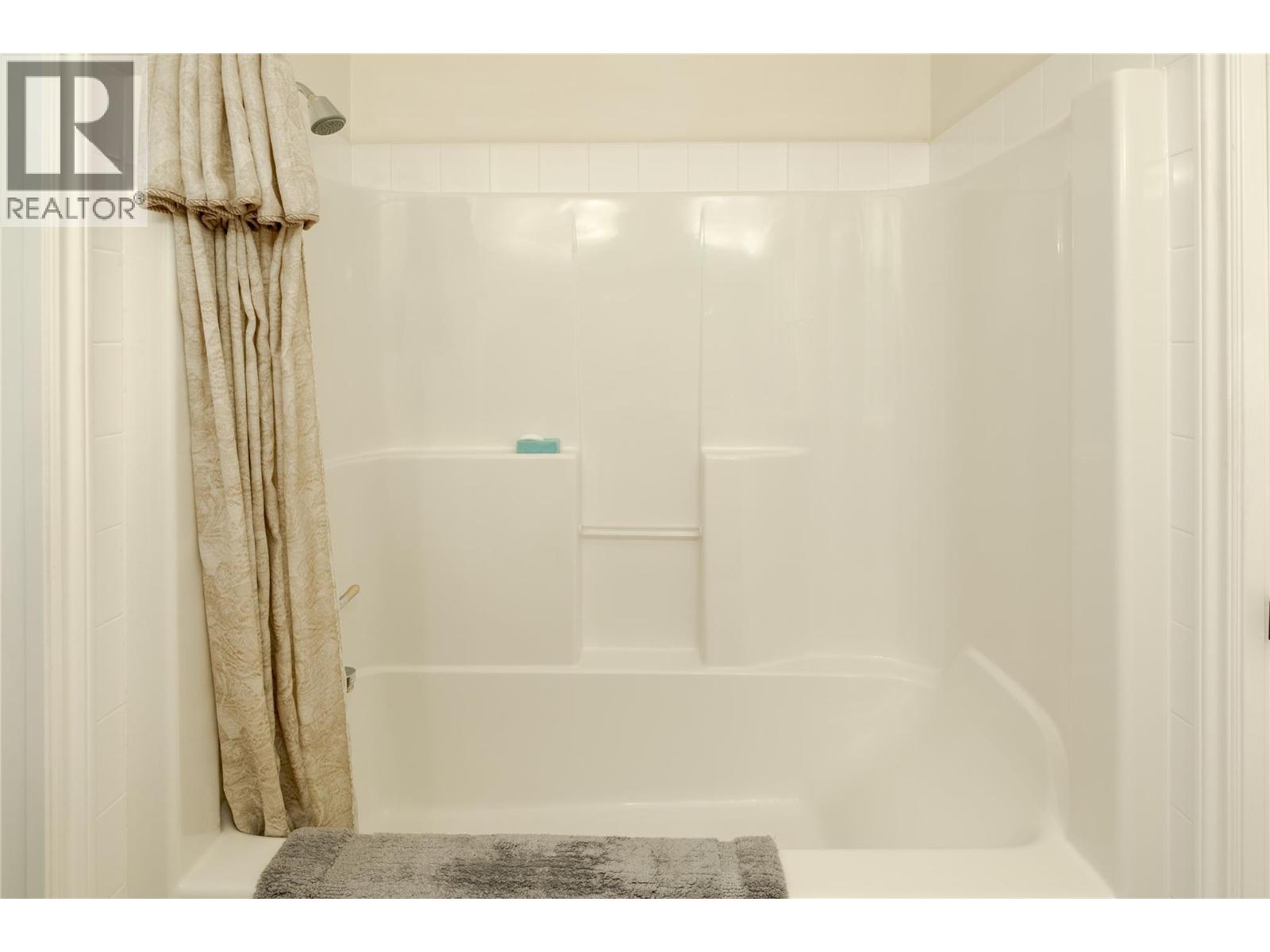 377 Mccarren Avenue, Kelowna, British Columbia  V1W 4W3 - Photo 18 - 10385353