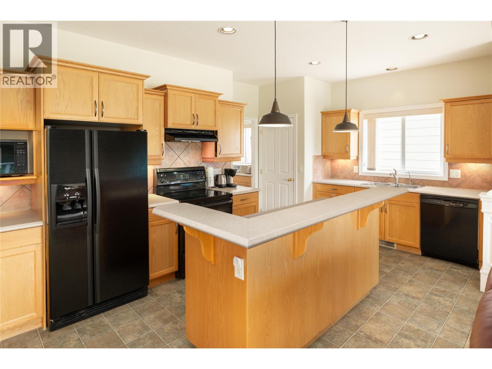 377 Mccarren Avenue, Kelowna, British Columbia  V1W 4W3 - Photo 2 - 10385353