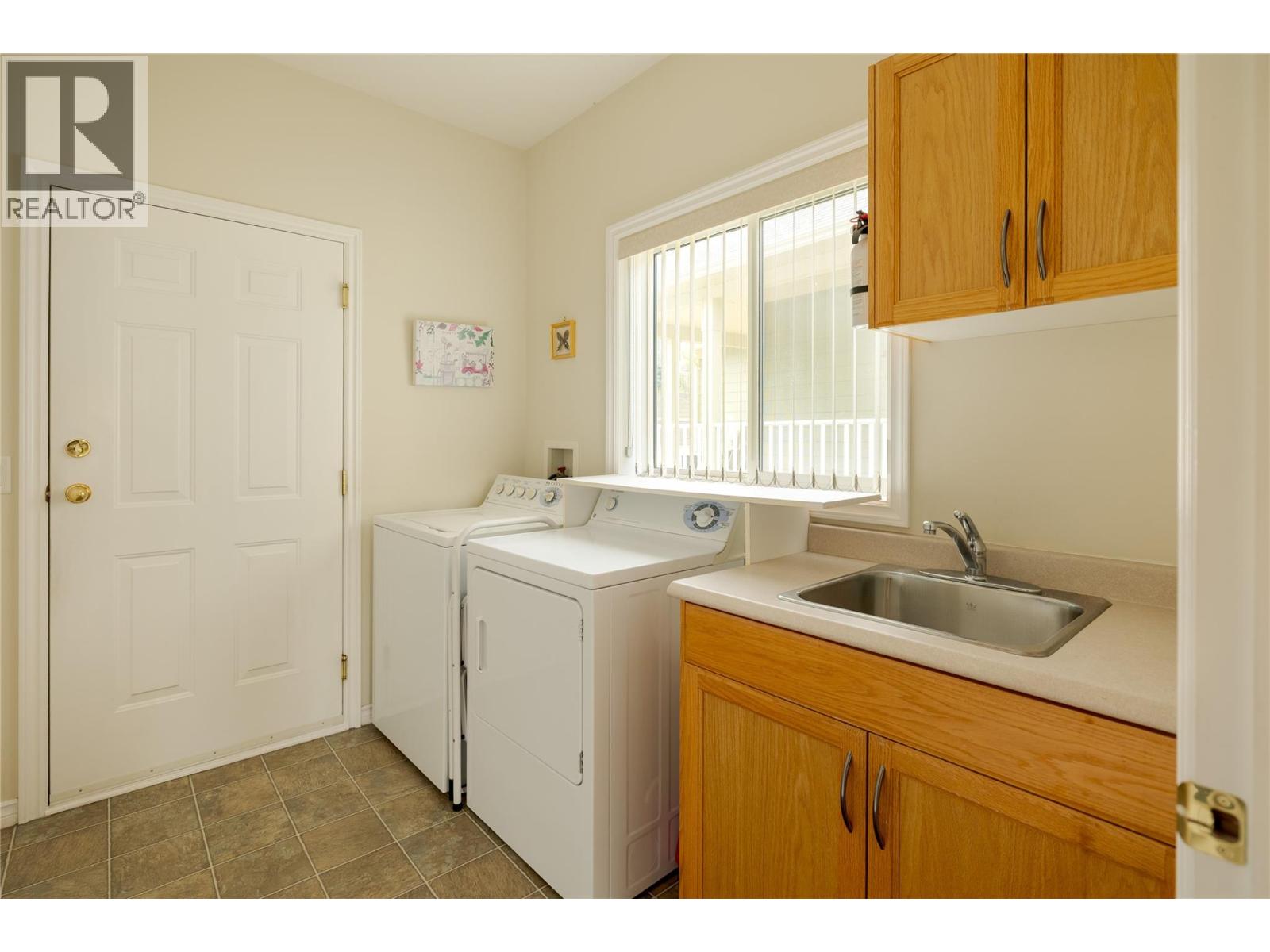 377 Mccarren Avenue, Kelowna, British Columbia  V1W 4W3 - Photo 29 - 10385353