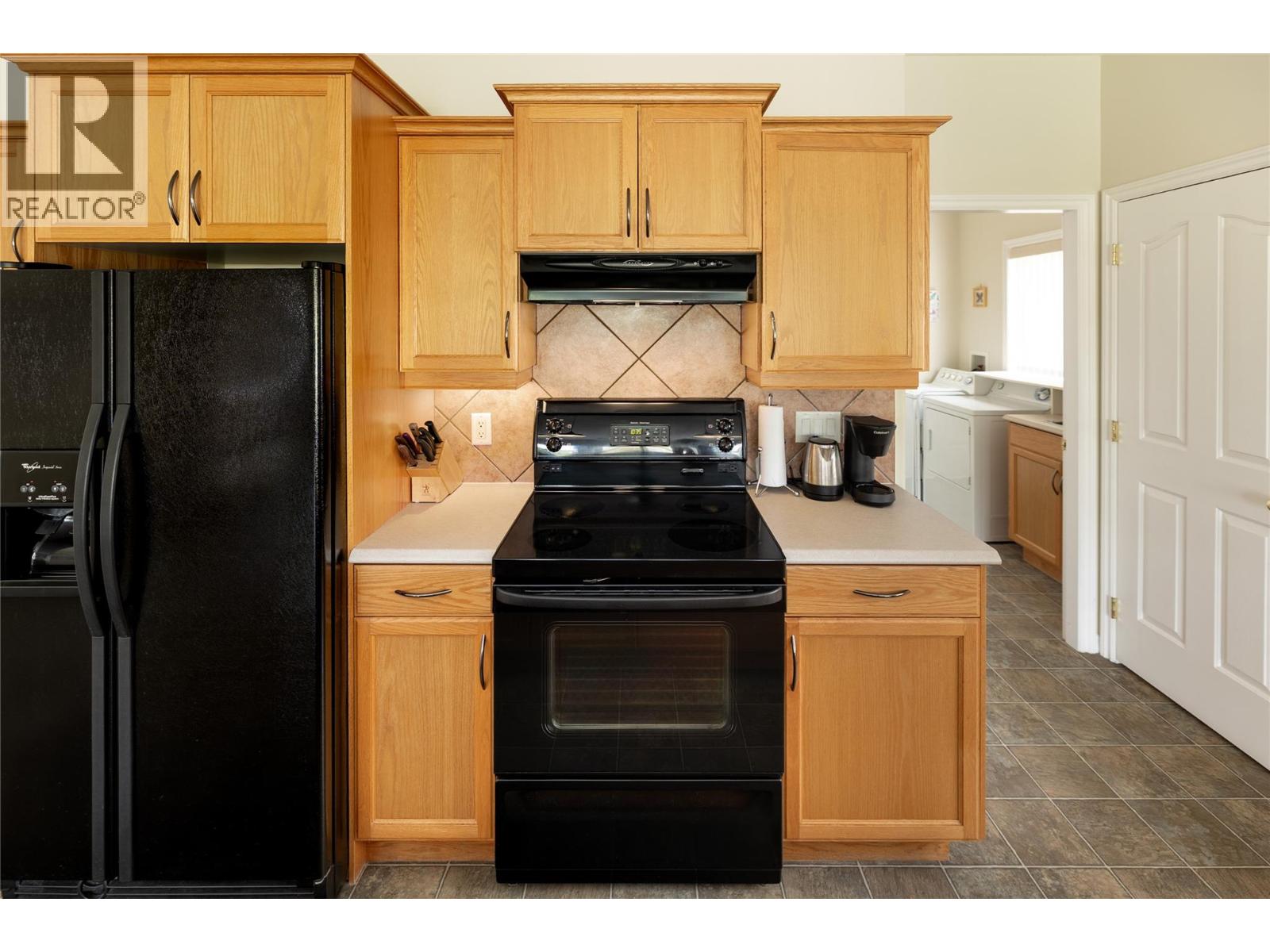 377 Mccarren Avenue, Kelowna, British Columbia  V1W 4W3 - Photo 3 - 10385353