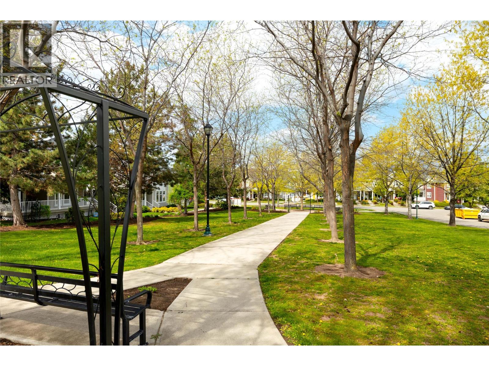377 Mccarren Avenue, Kelowna, British Columbia  V1W 4W3 - Photo 35 - 10385353