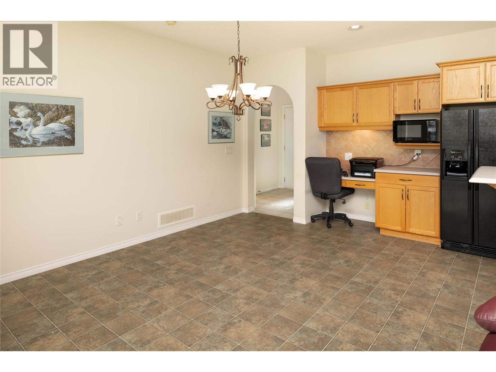 377 Mccarren Avenue, Kelowna, British Columbia  V1W 4W3 - Photo 5 - 10385353