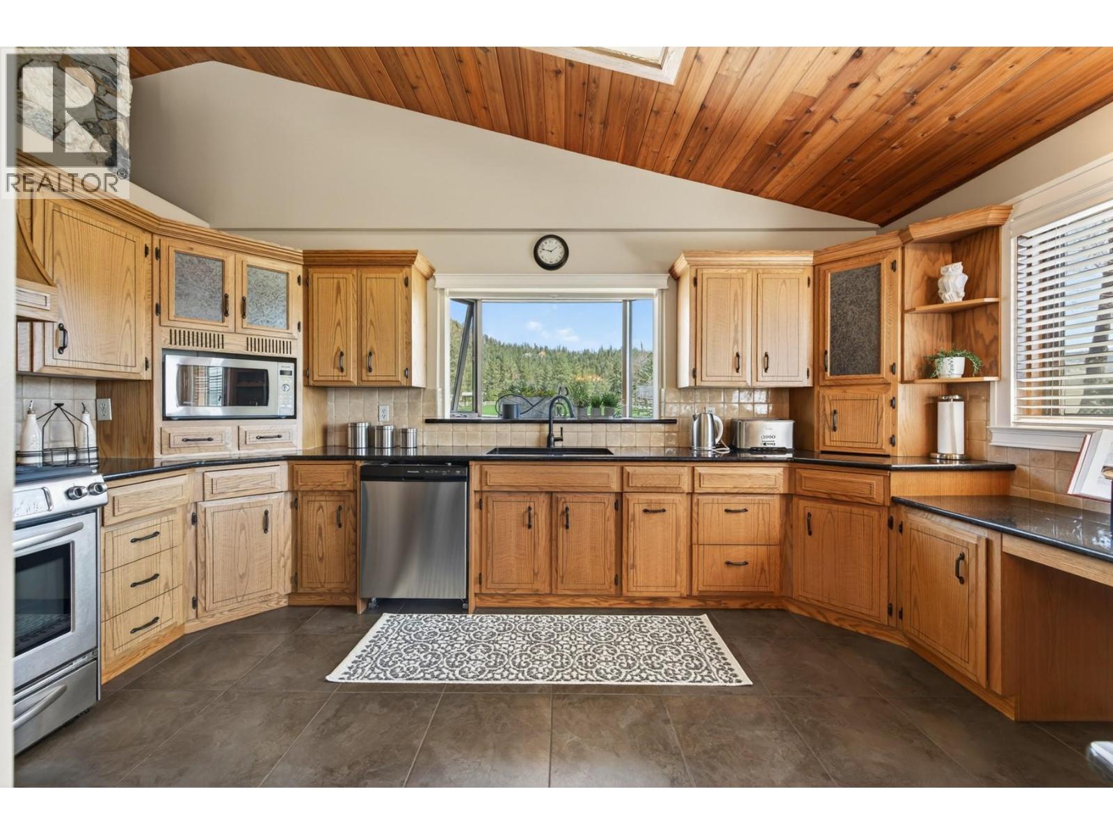 7390 River Heights Drive, Kamloops, British Columbia  V2H 0B9 - Photo 6 - 10383983