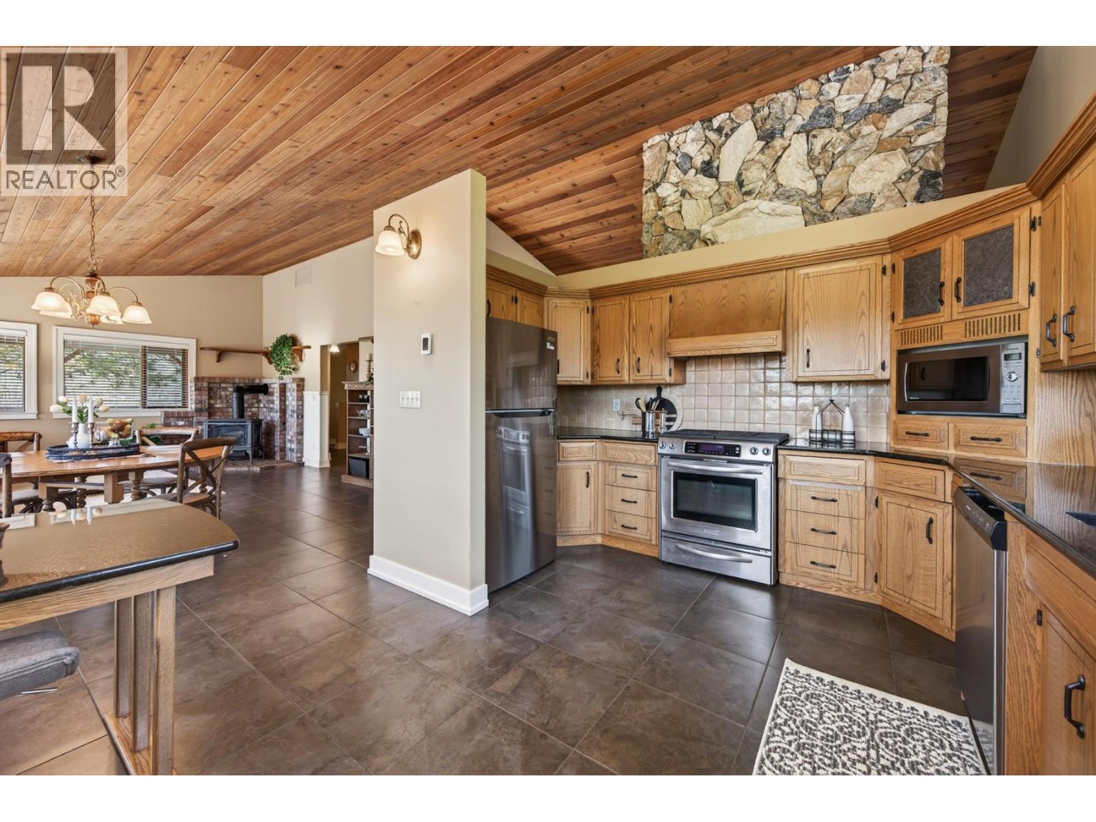 7390 River Heights Drive, Kamloops, British Columbia  V2H 0B9 - Photo 7 - 10383983