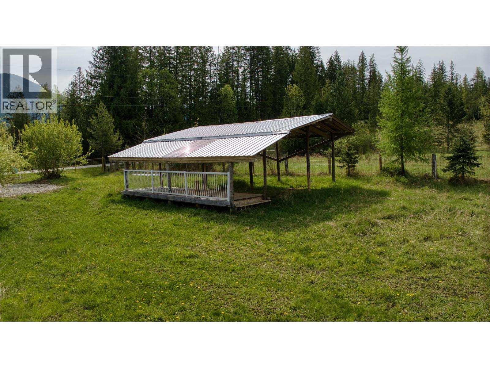 15775 Peters Road Road, Crawford Bay, British Columbia  V0B 1E0 - Photo 8 - 10385850