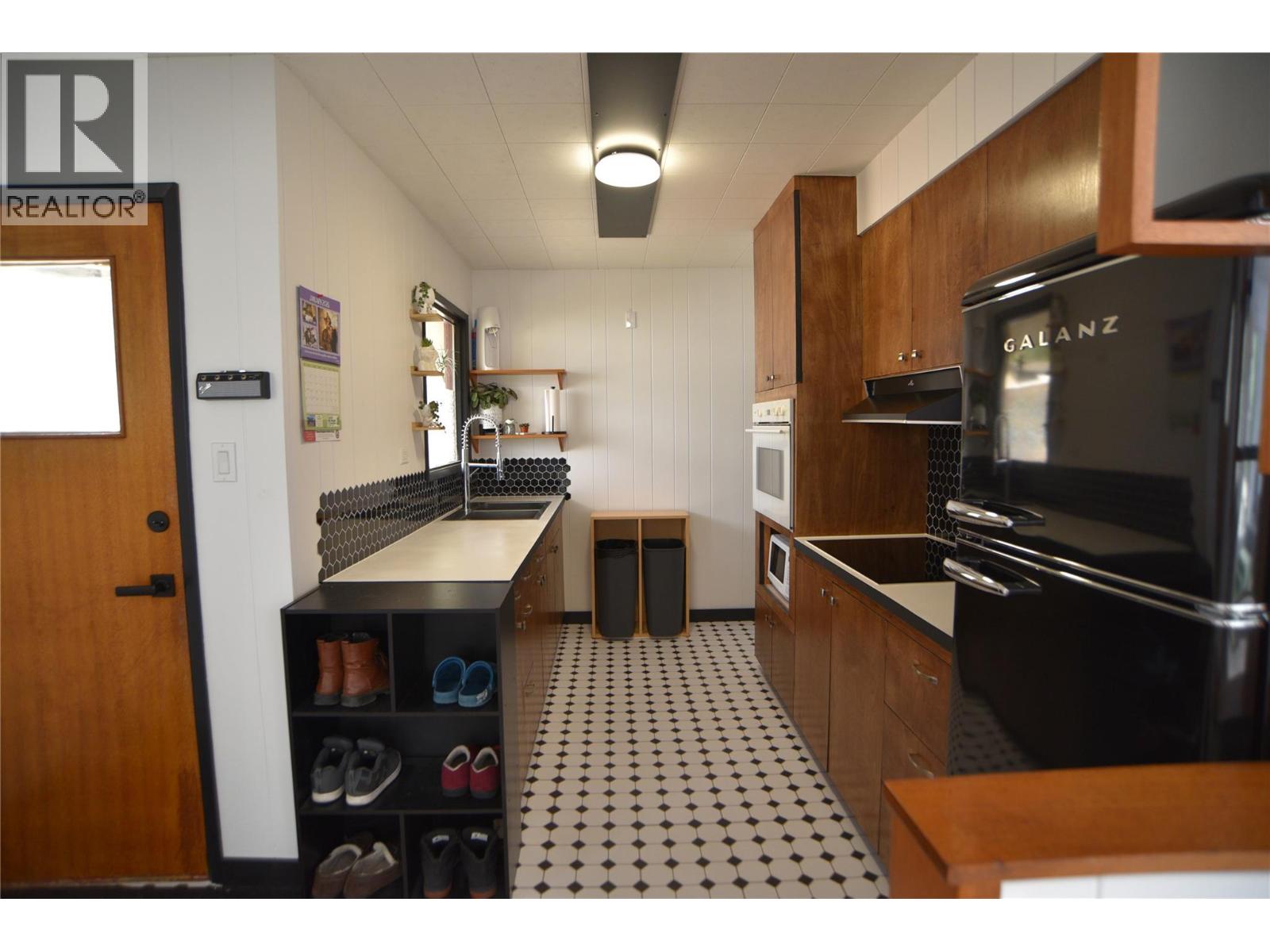 2227 Seventh Avenue, Trail, British Columbia  V1R 3C8 - Photo 13 - 10386050
