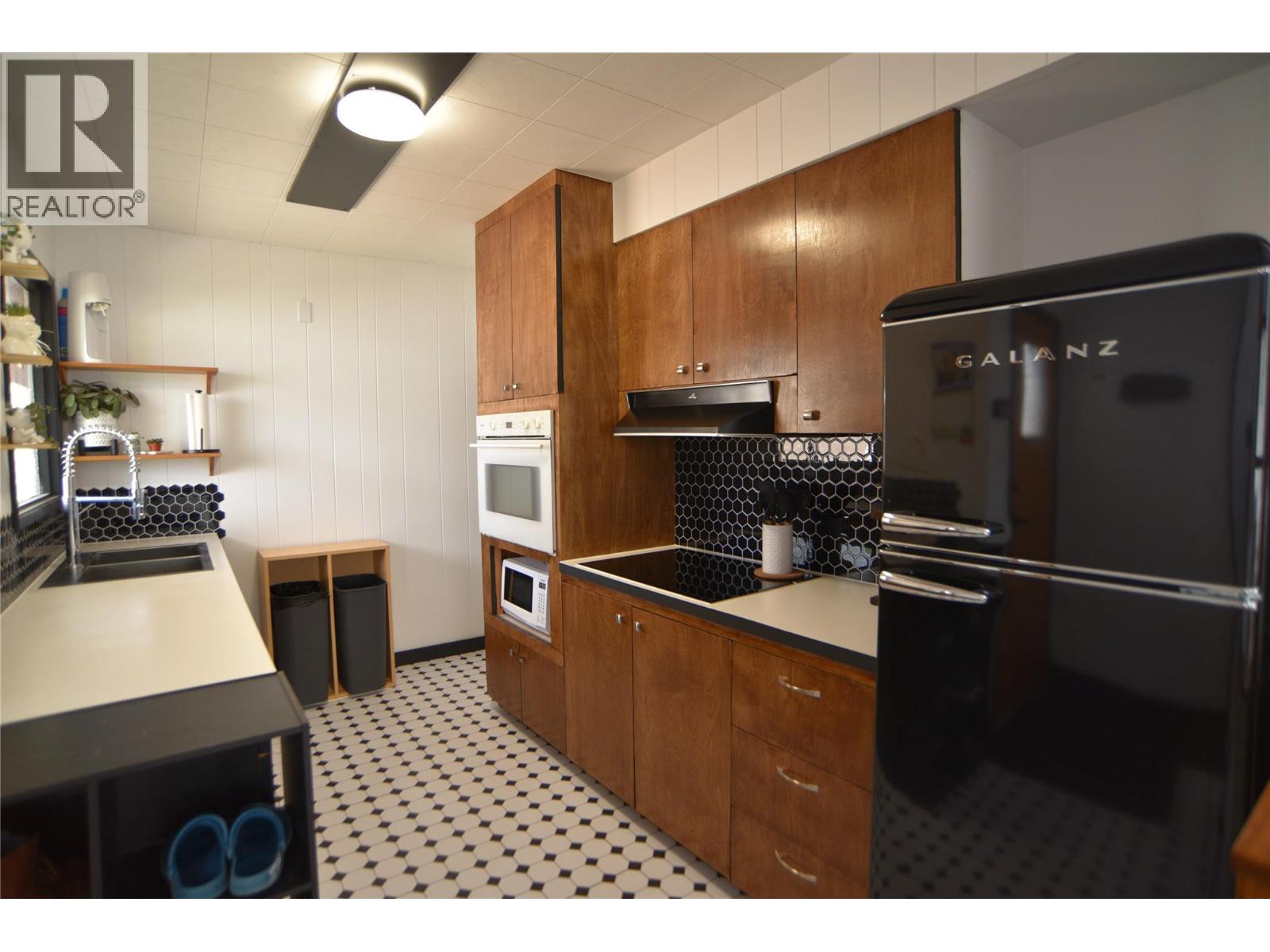 2227 Seventh Avenue, Trail, British Columbia  V1R 3C8 - Photo 14 - 10386050