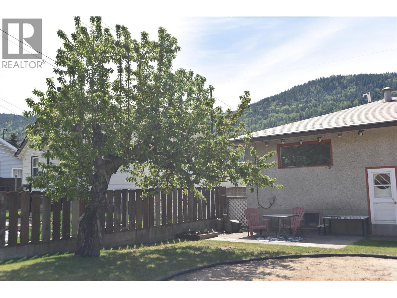 2227 Seventh Avenue, Trail, British Columbia  V1R 3C8 - Photo 8 - 10386050