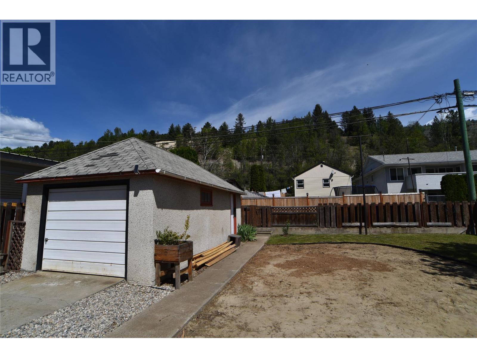 2227 Seventh Avenue, Trail, British Columbia  V1R 3C8 - Photo 9 - 10386050