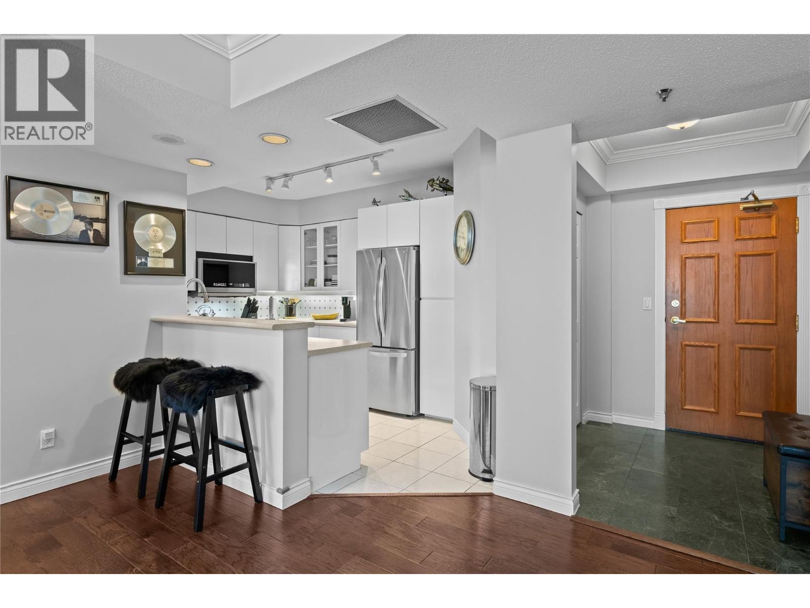 1152 Sunset Drive Unit# 706, Kelowna, British Columbia  V1Y 9R7 - Photo 2 - 10386003
