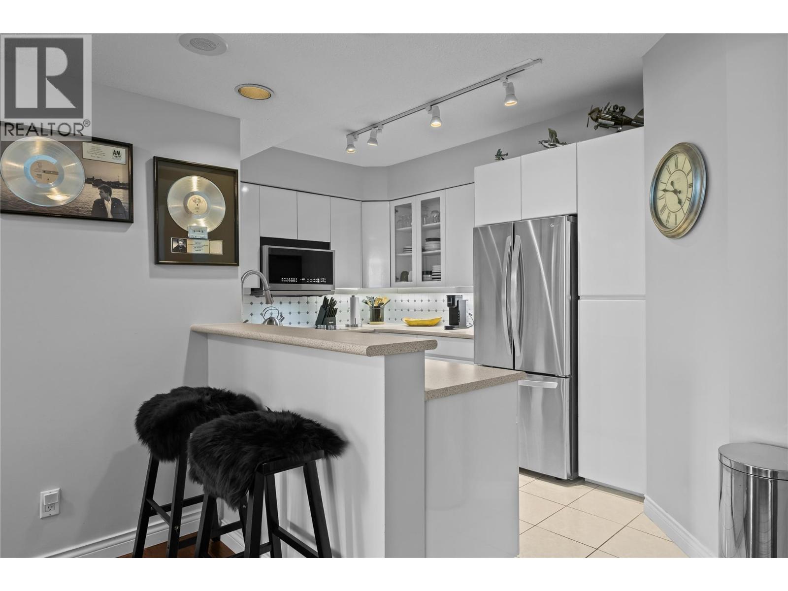 1152 Sunset Drive Unit# 706, Kelowna, British Columbia  V1Y 9R7 - Photo 3 - 10386003