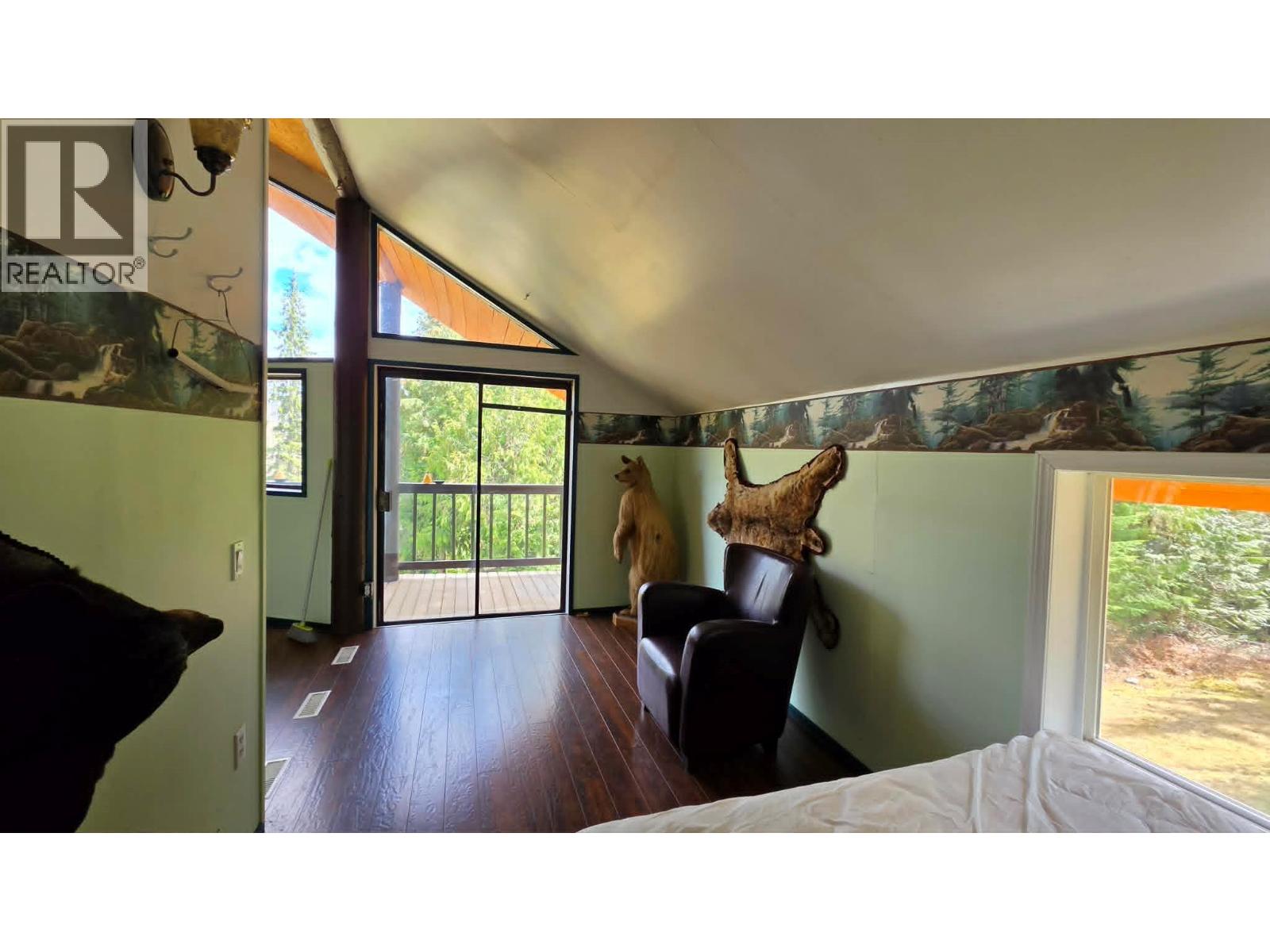 829 Bobbie Burns Road, Lumby, British Columbia  V0E 2G4 - Photo 11 - 10386023