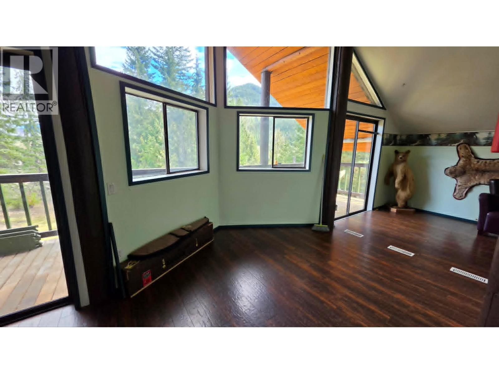 829 Bobbie Burns Road, Lumby, British Columbia  V0E 2G4 - Photo 14 - 10386023