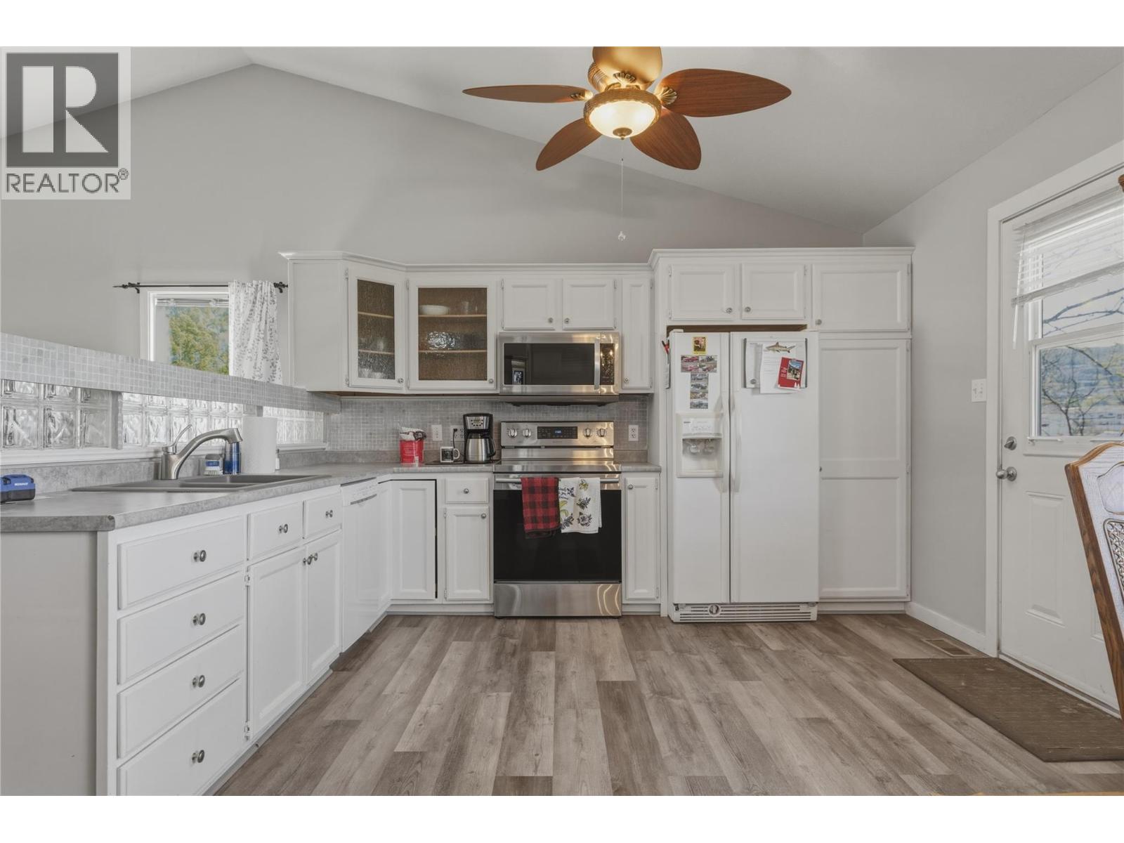 1800 20 Street, Vernon, British Columbia  V1T 9B6 - Photo 4 - 10385580