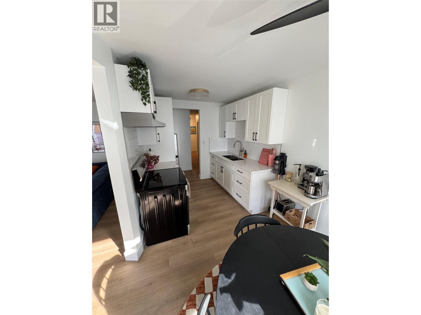 1880 Pandosy Street, Kelowna, British Columbia  V1Y 1R4 - Photo 13 - 10386324