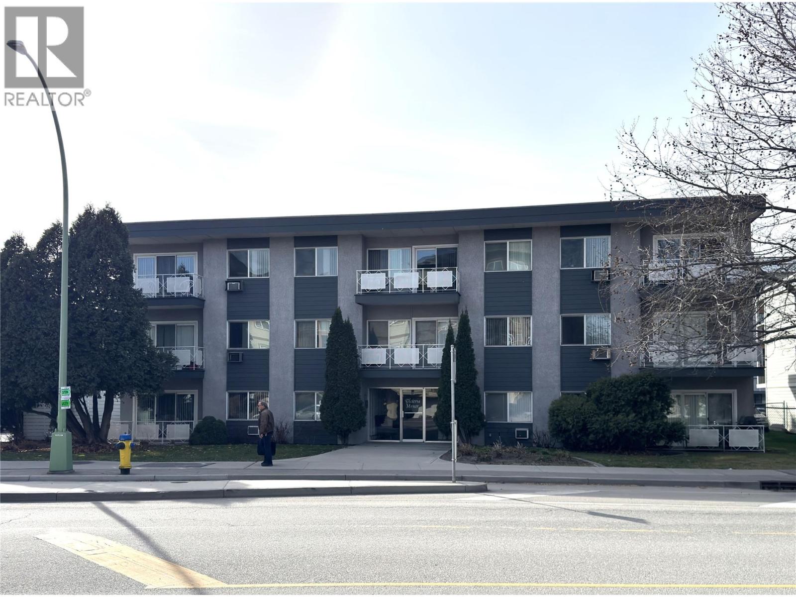 1880 Pandosy Street, Kelowna, British Columbia  V1Y 1R4 - Photo 2 - 10386324