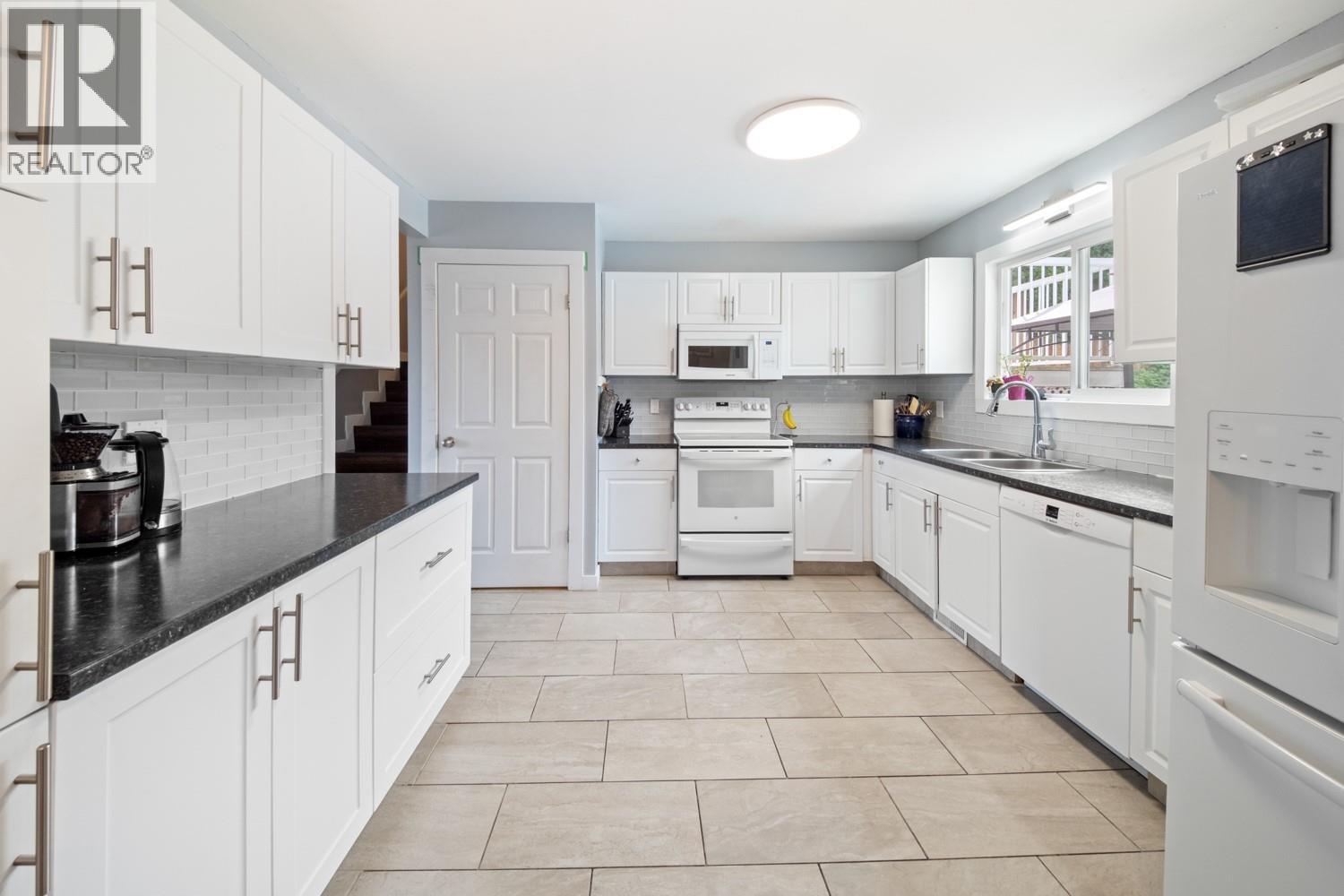 5168 Haynes Road, Vernon, British Columbia  V1B 3J6 - Photo 6 - 10386211