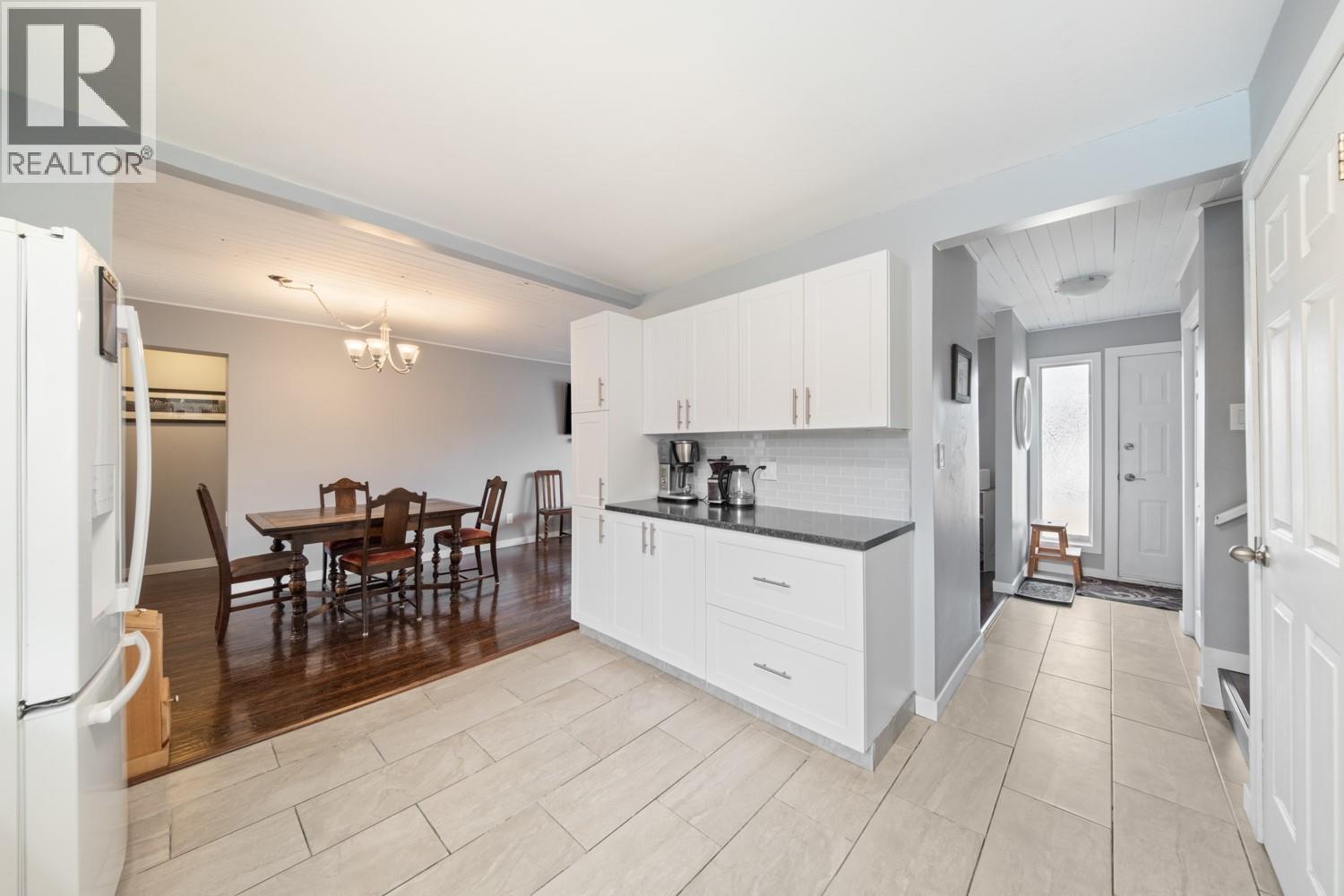 5168 Haynes Road, Vernon, British Columbia  V1B 3J6 - Photo 7 - 10386211