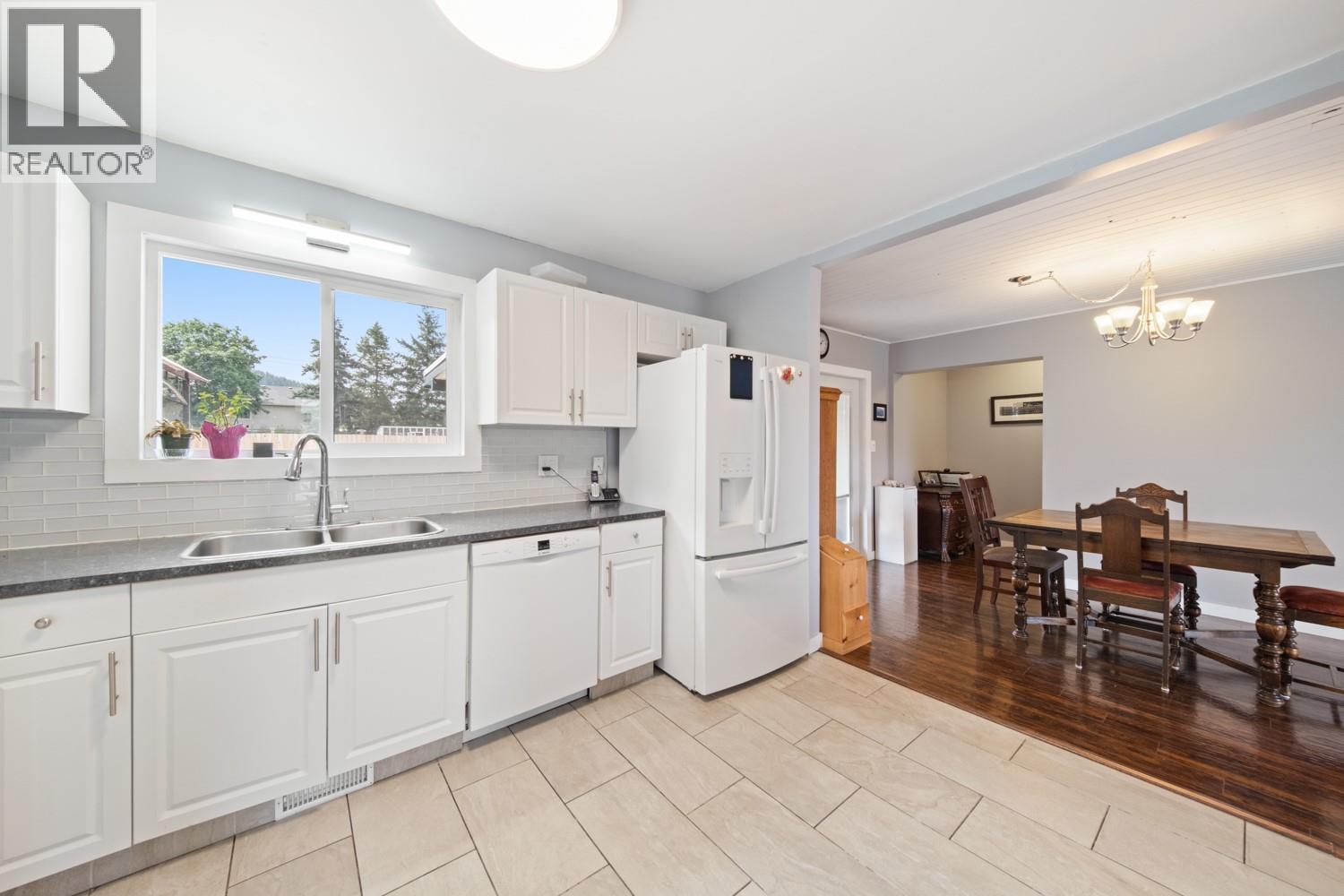 5168 Haynes Road, Vernon, British Columbia  V1B 3J6 - Photo 9 - 10386211