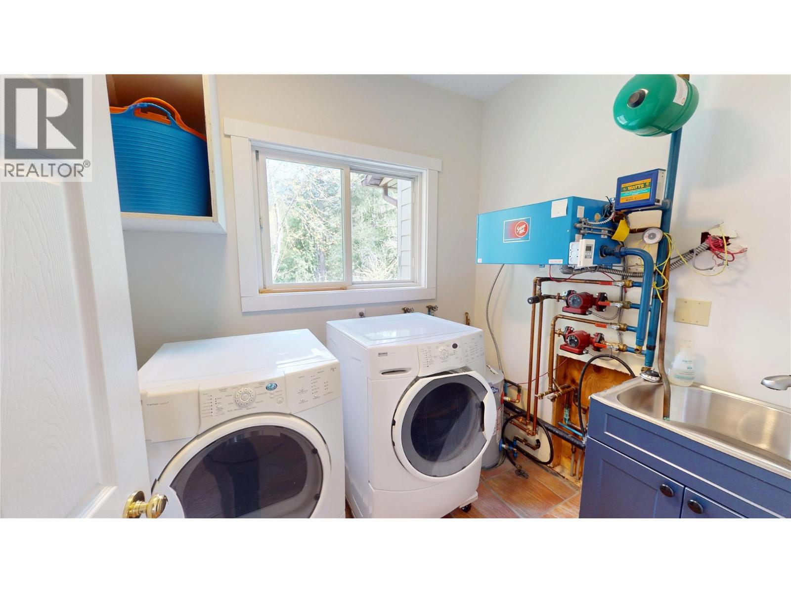 4039 Zapp Road, Canyon, British Columbia  V0B 1C1 - Photo 15 - 10384095
