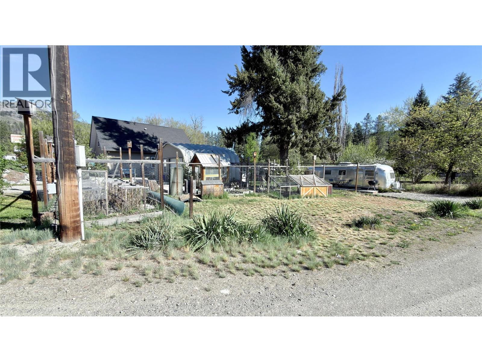 1606 33 Highway, Rock Creek, British Columbia  V0H 1Y0 - Photo 10 - 10385871