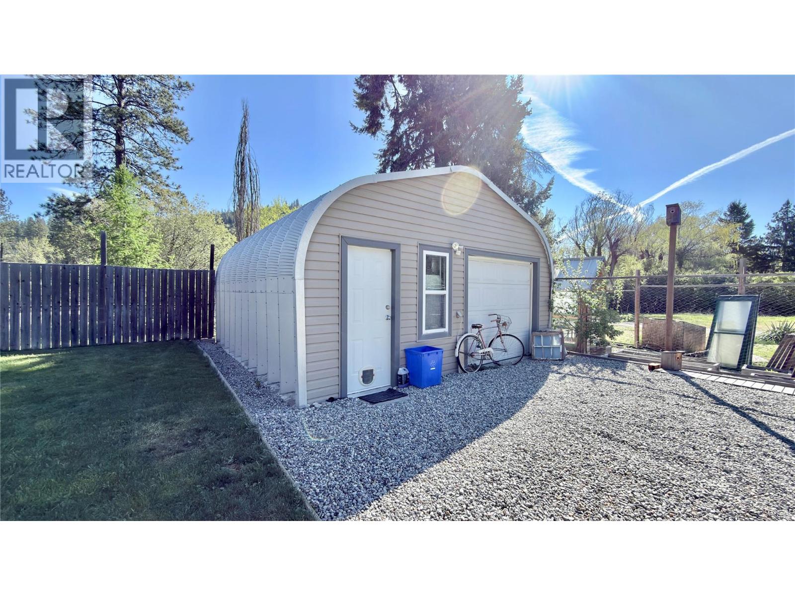 1606 33 Highway, Rock Creek, British Columbia  V0H 1Y0 - Photo 2 - 10385871