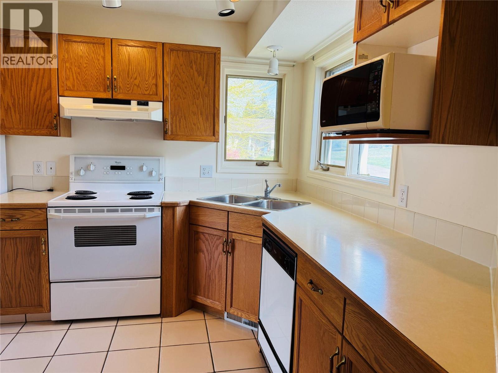 5042 Riverview Road, Fairmont Hot Springs, British Columbia  V0B 1L1 - Photo 4 - 10385734