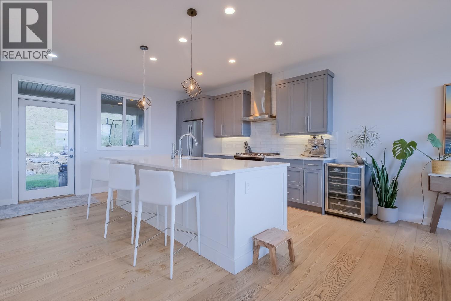 5643 Jasper Way, Kelowna, British Columbia  V1W 5L7 - Photo 2 - 10385626