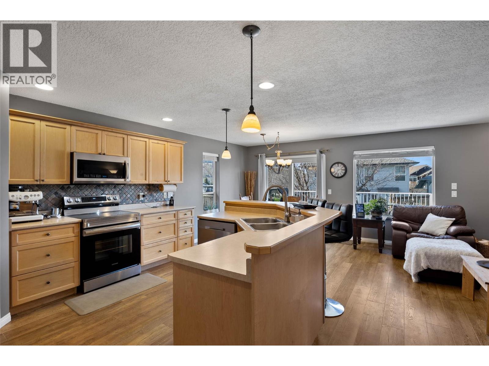 2452 Abbeyglen Way, Kamloops, British Columbia  V1S 1A5 - Photo 7 - 10386362