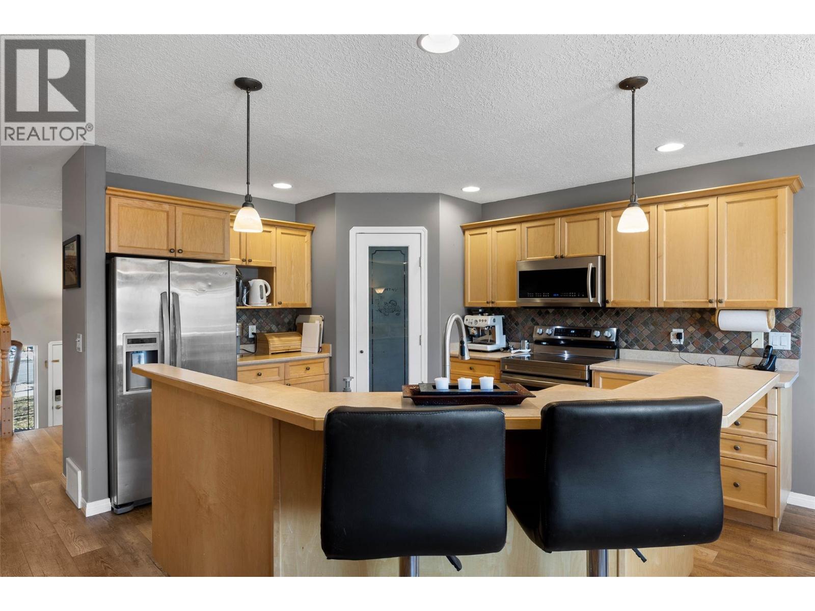 2452 Abbeyglen Way, Kamloops, British Columbia  V1S 1A5 - Photo 8 - 10386362