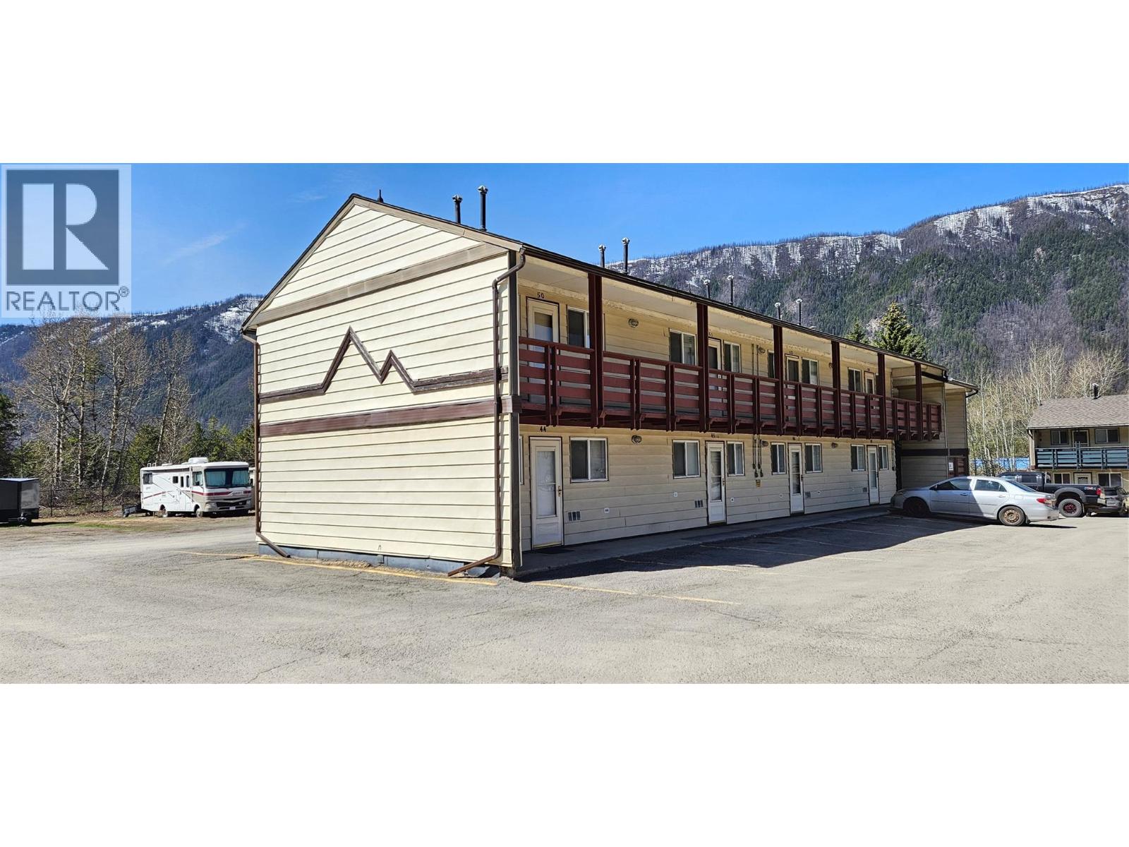 100 Red Cedar Drive Unit# E44, Sparwood, British Columbia  V0B 2G0 - Photo 2 - 10386167