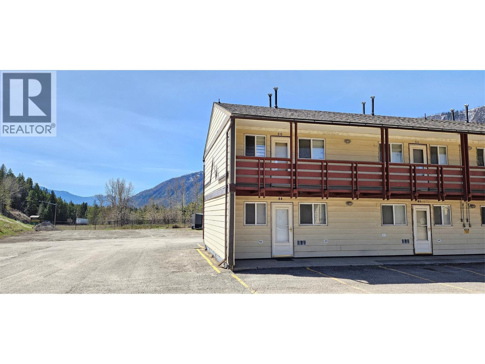 100 Red Cedar Drive Unit# E44, Sparwood, British Columbia  V0B 2G0 - Photo 3 - 10386167