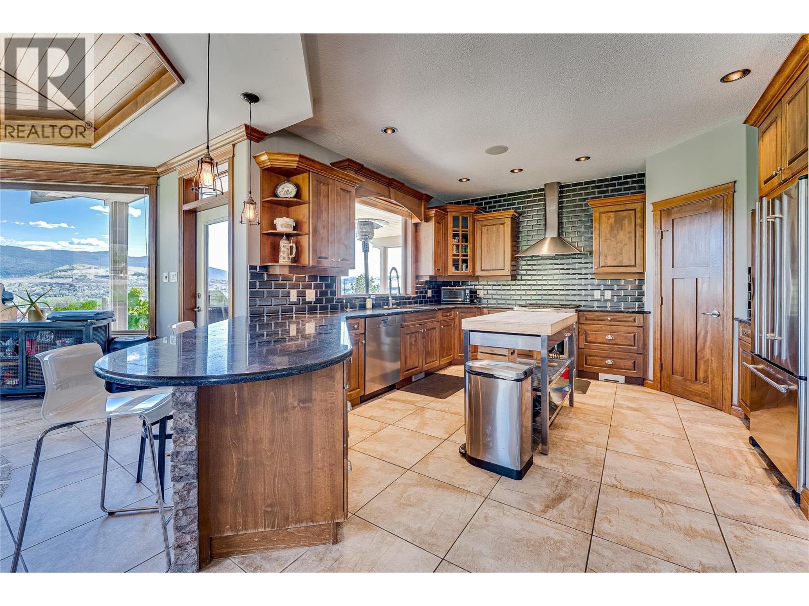 900 33 Avenue, Vernon, British Columbia  V1T 9V7 - Photo 5 - 10385819
