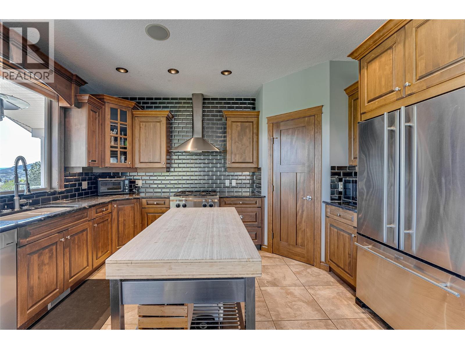 900 33 Avenue, Vernon, British Columbia  V1T 9V7 - Photo 6 - 10385819