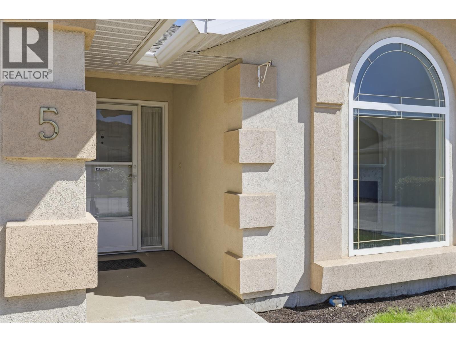 723 Singh Street Unit# 5, Kamloops, British Columbia  V2C 5C5 - Photo 2 - 10386391