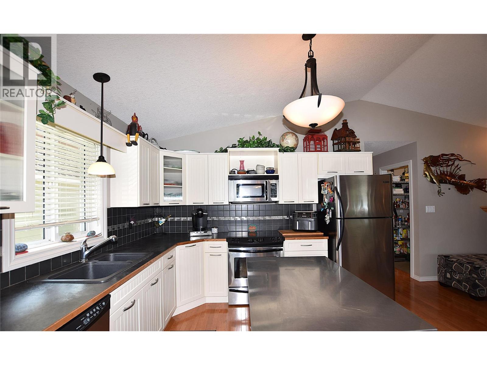 39 Lakeshore Drive, Vernon, British Columbia  V1H 2A1 - Photo 10 - 10386341